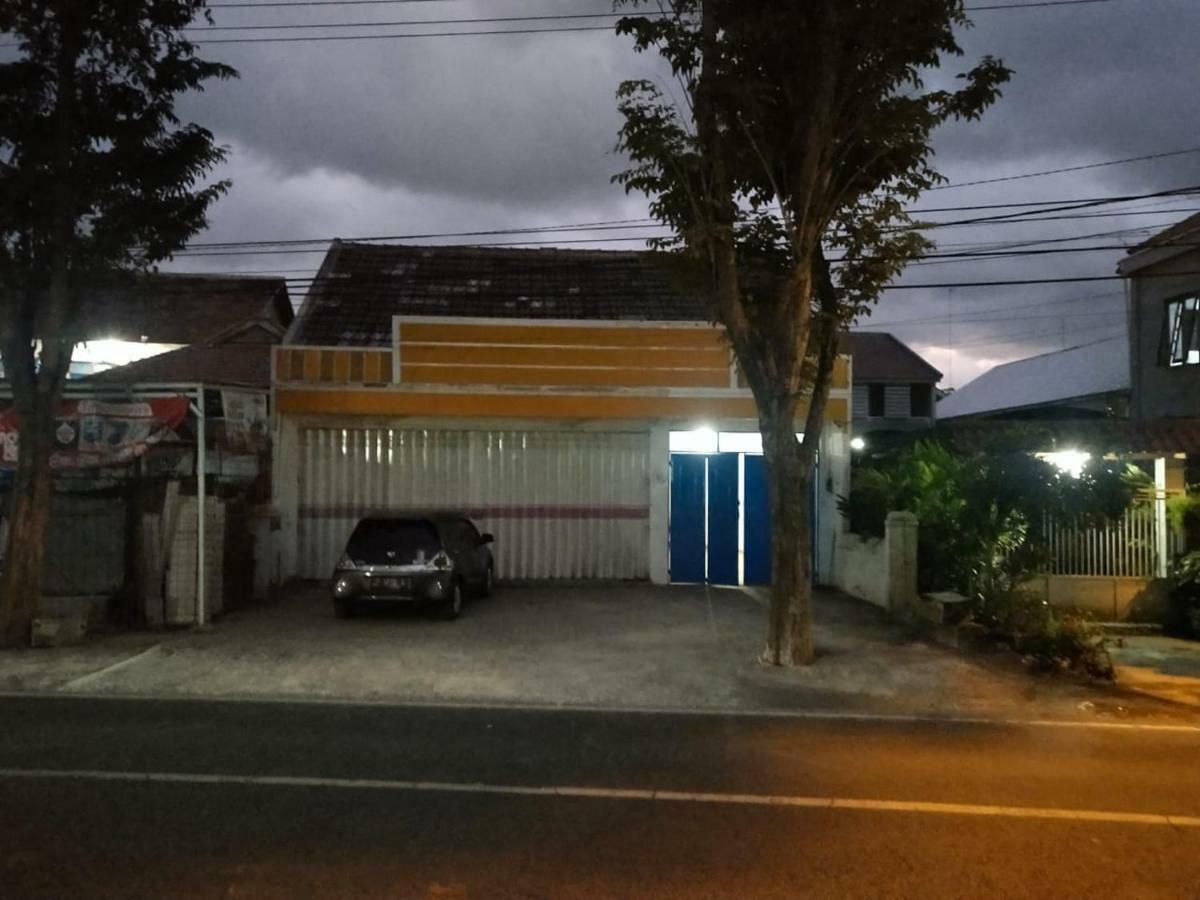 Thalia Guesthouse Ijen - Bromo & Sukamade Tour Баньювангі Екстер'єр фото